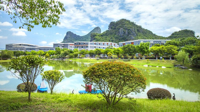 SMT贴片加工设备：揭秘其种类与选择要点